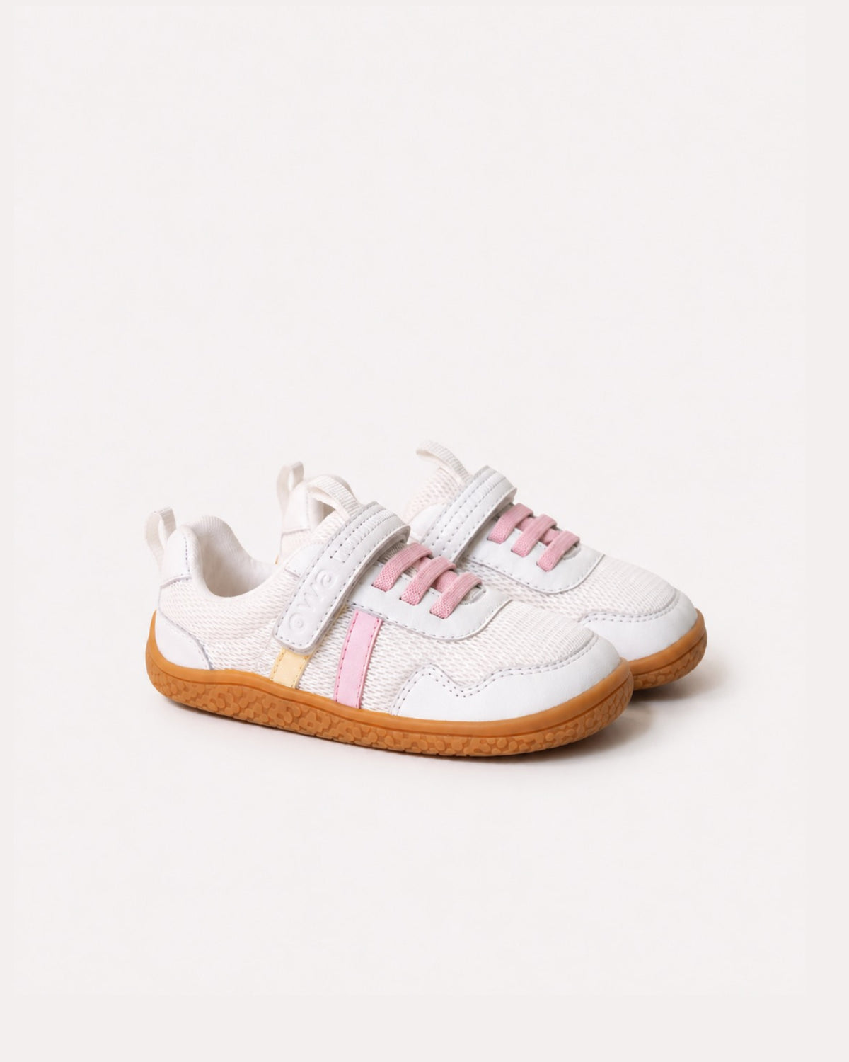 Zapatillas deportivas rosa barefoot para niños de Owa x Gestapromo